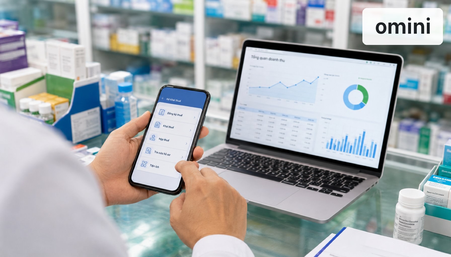 Chủ nhà thuốc thao tác thông báo doanh thu trên ứng dụng eTax Mobile