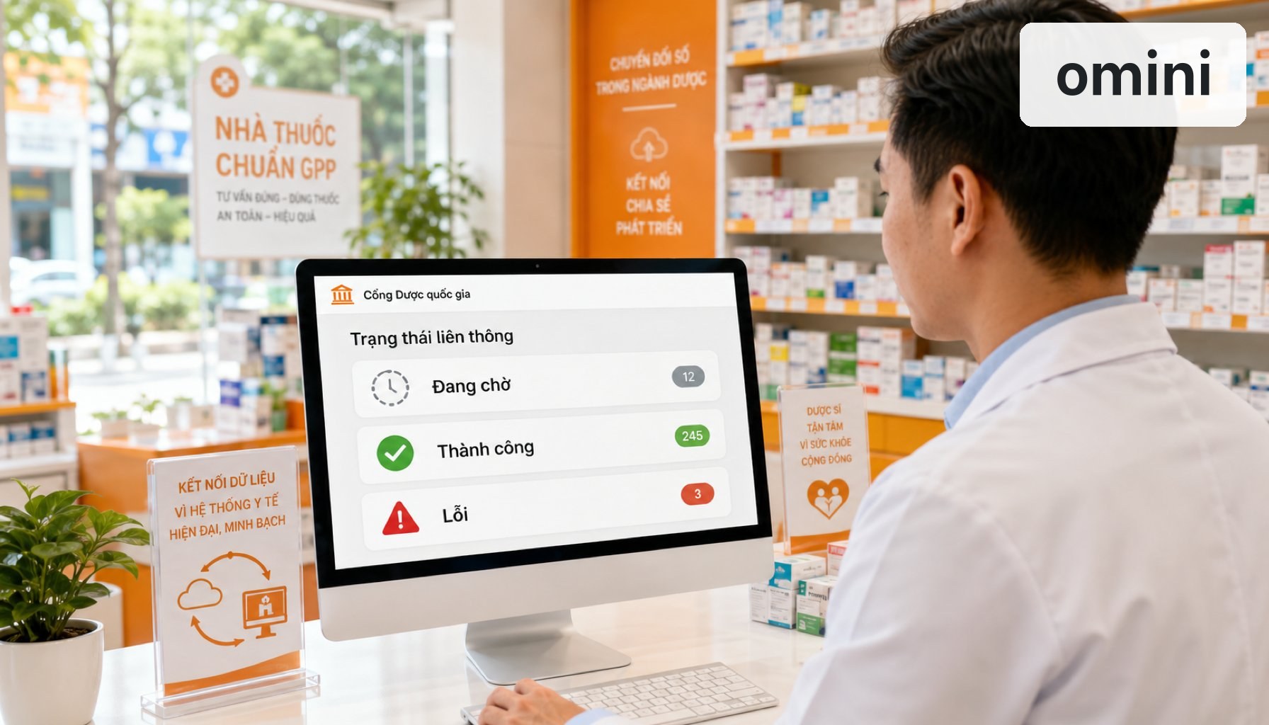 Dược sĩ kiểm tra trạng thái gửi dữ liệu lên Cổng Dược quốc gia